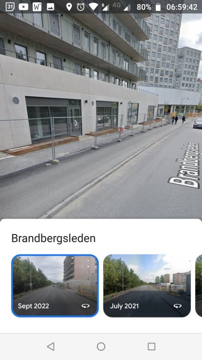 Stadsmiljö med modern byggnad, gående, vägskylt, och tidsstämplade bilder i förgrunden from en skärmdump.