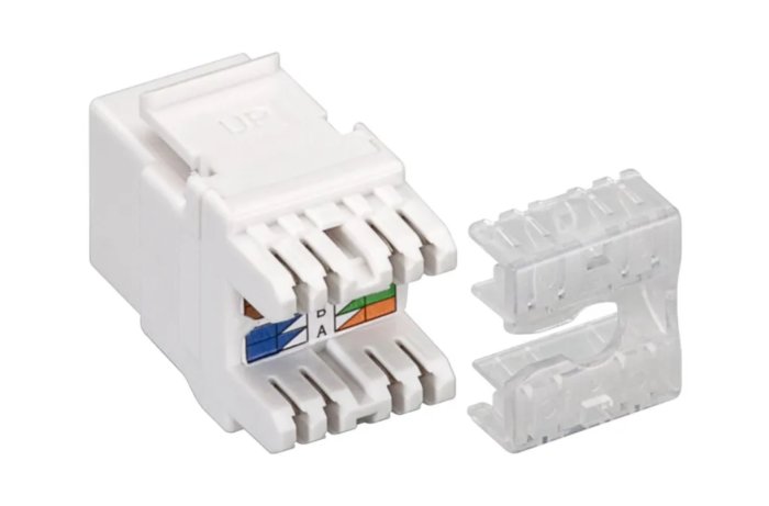 Vit RJ45-nätverkskontakt och genomskinlig plastguide för kabelinstallation, datainfrastrukturkomponent.