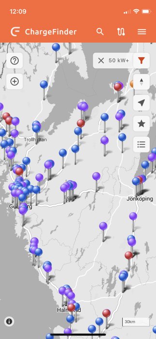 Karta visar laddstationer för elfordon i Sverige, med filterfunktion aktiverat för snabbladdare.