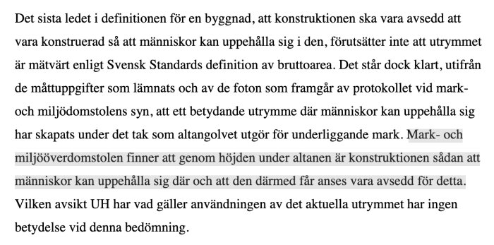 Svensk text ur domstolshandling om utrymmes avsikt och användbarhet enligt byggnadsdefinition.