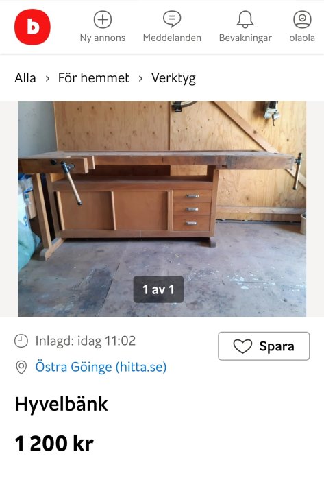 Trähyvelbänk till salu för 1200 kronor, inlagd idag, i ett garage eller verkstad.