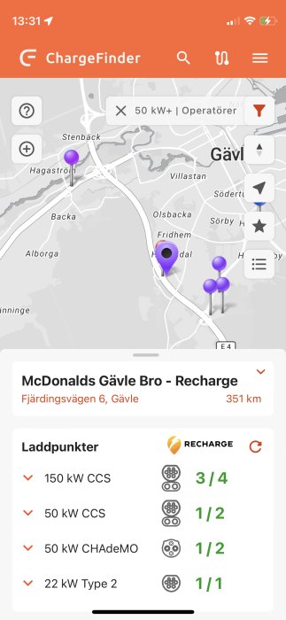 Skärmbild av laddstationssökapp, McDonald's Gävle, elbilsladdningsstatus, karta, olika laddningskontakter och tillgänglighet.