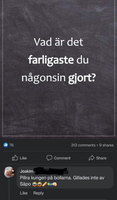 Svart tavla-text: "farligaste gjort?" Kommentar skämtar om olämplighet; reaktion från säkerhetstjänst. Sociala medier screengrab.