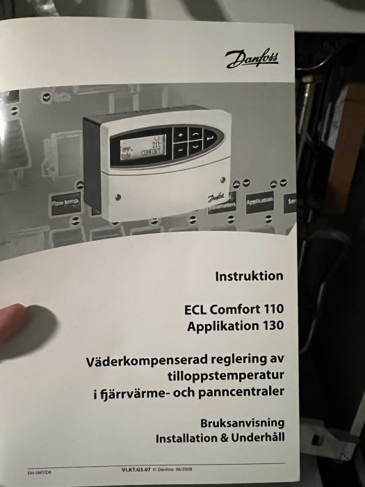 Instruktionsmanual för Danfoss ECL Comfort 110, reglering av temperatur för fjärrvärme och pannor.