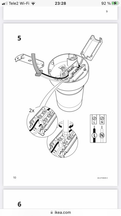 Illustration av montageinstruktioner för elektrisk utrustning, steg 5. Detaljerade grafiska anvisningar med IKEA-logotypen.