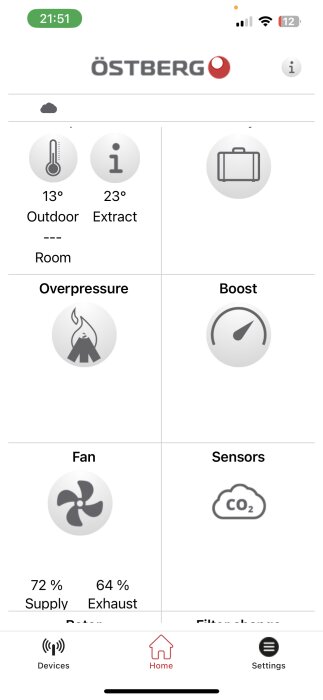 Skärmavbild av ventilationssystem-app visar utomhus/avluftstemperatur, tryck, fläkteffektivitet och CO2-sensorstatus.