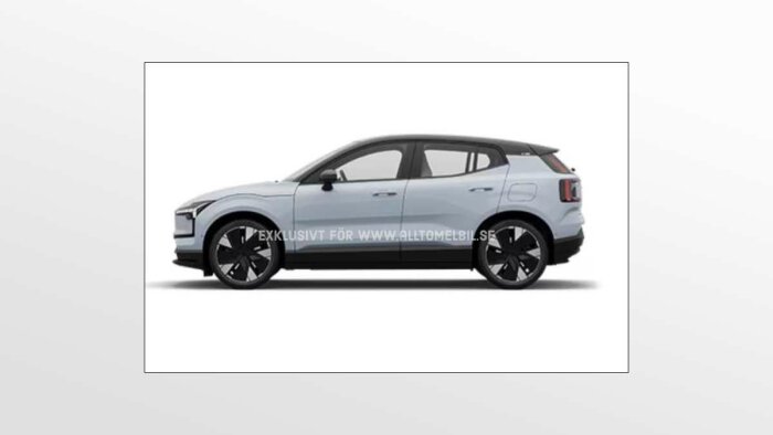 Sidosvy av en modern ljusblå SUV på en vit bakgrund med svarta fälgar och text "exklusivt för www.alltomelbil.se".