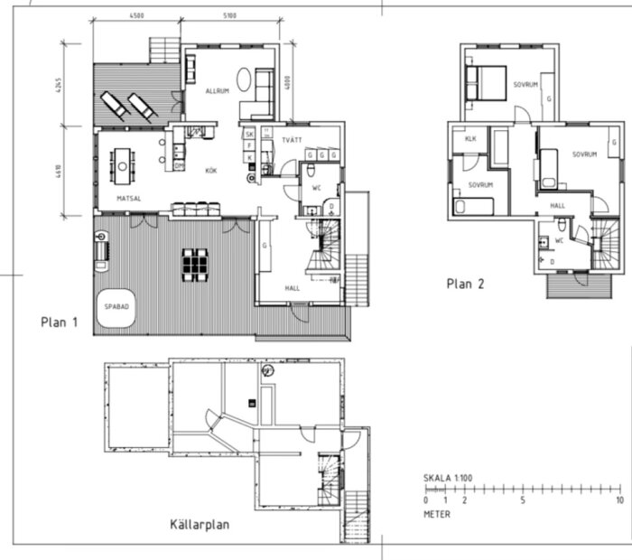 Arkitektritning av ett hus: källarplan, plan 1 och plan 2 med mått och rumsmarkeringar.