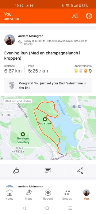 Skärmdump från en löparapp som visar karta och statistik för en kvällslöpning på 6.67 km.