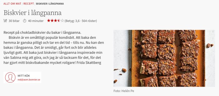 Chokladtäckta biskvier i långpanna med hackad choklad ovanpå. Receptbetyg. Text om bakning. Foto av godis.