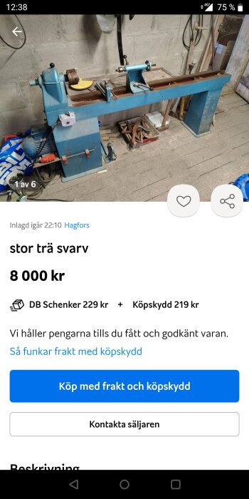 En stor träsvarv i en verkstad, till salu online för 8000 kronor.