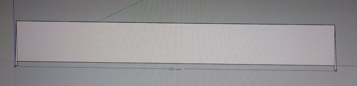 Skärm med teknisk ritning, ett långsträckt rektangulärt objekt, måttsatt i millimeter, CAD-design.