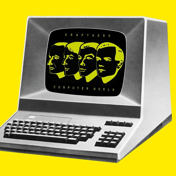 Vintage dator, svartvitt omslag, fyra ansikten, "Kraftwerk", "Computer World", konstnärligt, retro teknik, musikaliskt tema.