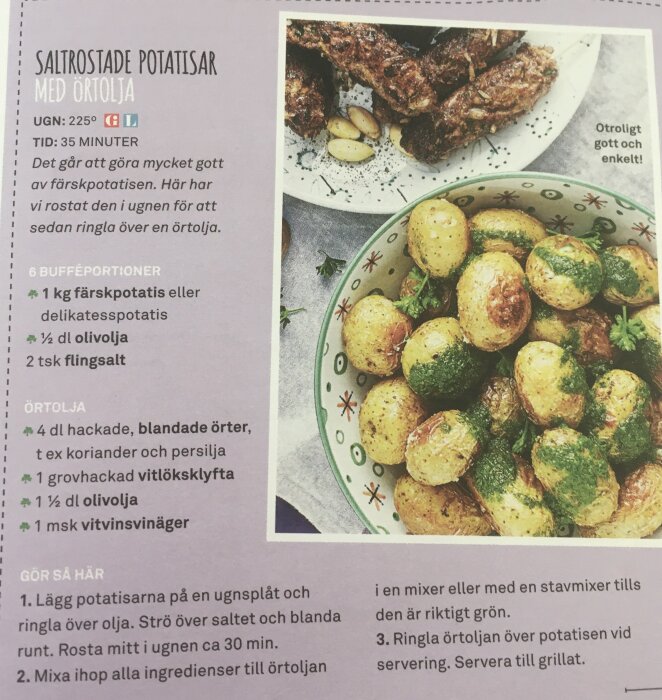Recept på rostade potatisar med örtolja, serverade med grillat, och matbilder på rostad potatis och grillade revben.