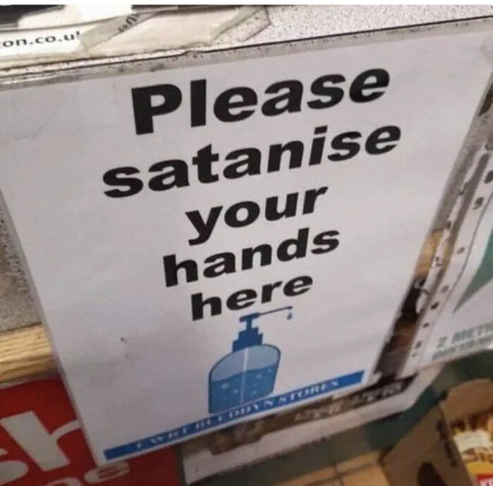 Felstavad skylt säger "satanise" istället för "sanitise", uppmanar till handsprit, humoristiskt stavfel.