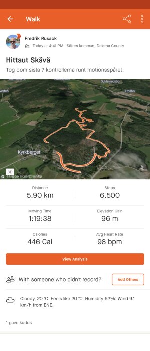 Fitnessapp-skärmdump visar promenadspår, sträcka, tid, kalorier, steg och hjärtfrekvens.