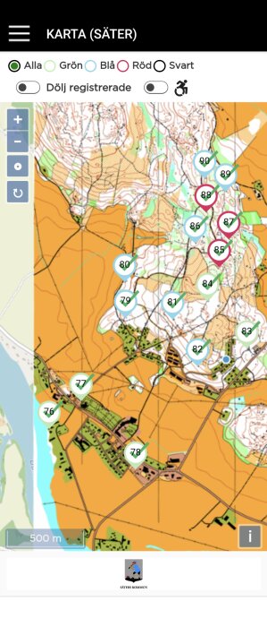 Topografisk karta visar orienteringspunkter och leder. Färgkoder indikerar olika svårighetsgrader. Verktyg för zoomning och rullning.