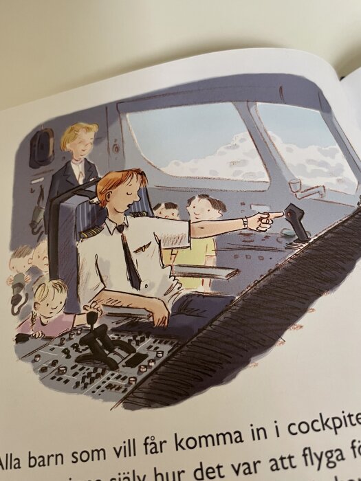 Illustration av barn som besöker en flygplanscockpit med en pilot och kopilot, moln syns genom fönstret.