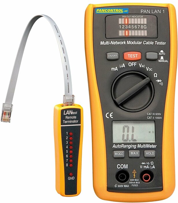 Multimeter och kabeltestare för nätverk med fjärrterminator och Ethernetkabel.