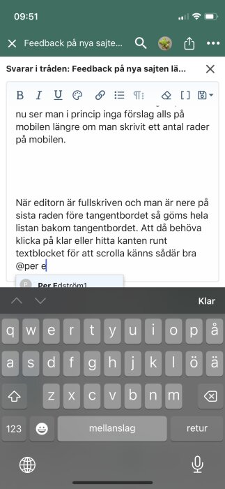 Skärmavbild av en textredigerare från en mobil enhet med öppet tangentbord och diskussionsinlägg.