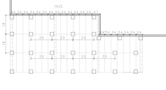 Arkitektonisk ritning av ett hus, planvy, dimensionsangivelser, bärverk, teknisk dokumentation.