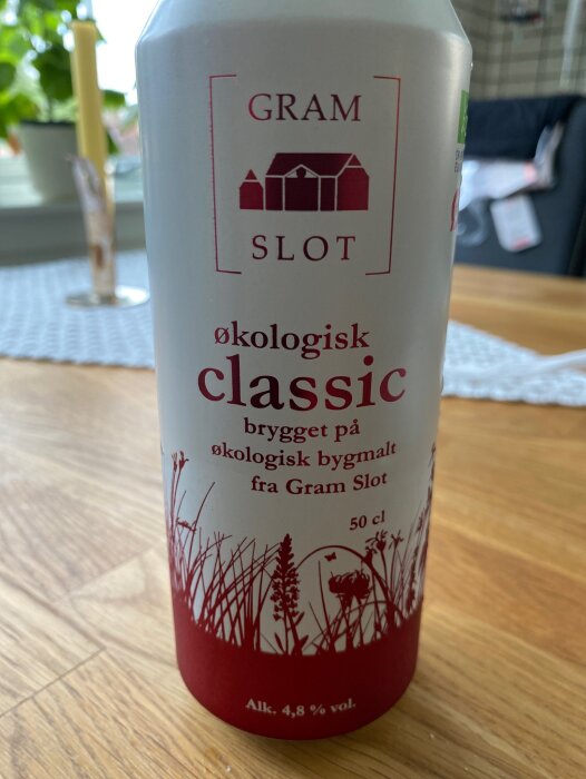 Ölflaska "GRAM SLOT økologisk Classic", ekologisk byggmalt, 50 cl, alkoholhalt 4,8%.