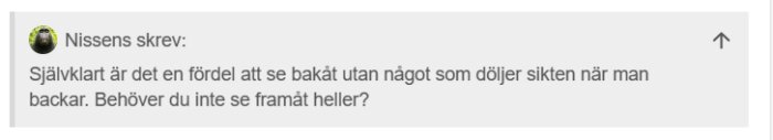Skärmdump av ett foruminlägg med diskussion om fördelar med att se bakåt när man backar.