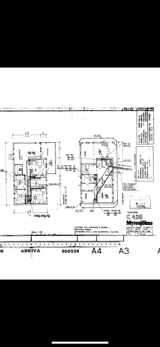 Arkitektonisk ritning, planlösning för byggnad, skala 1:100, tekniska detaljer, mätningar, arkivdokument, svartvit.