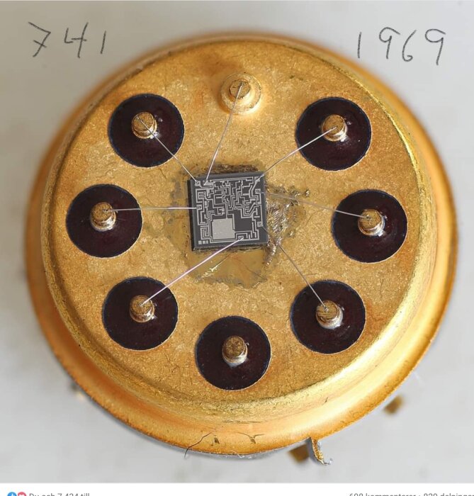 Guldfärgad rund krets med integrerade kretsar, ledningar, och nummer skrivna ovanpå: 741 och 1969.