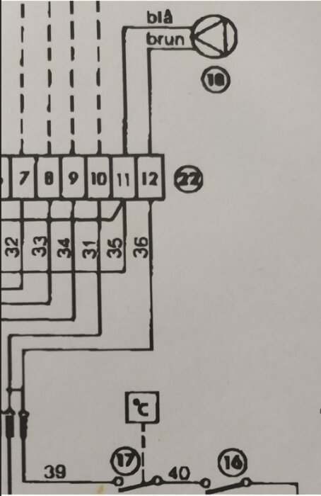 Elektriskt kopplingsschema med numrerade komponenter, anslutande ledningar, brytare och anmärkningen "blå, brun".