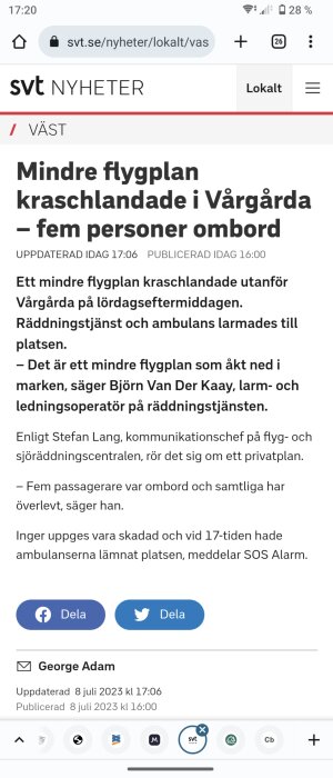 Nyhetssida om flygplanskrasch i Vårgårda. Fem personer ombord, inga skador rapporterade. Räddningstjänst och ambulans inkallade.