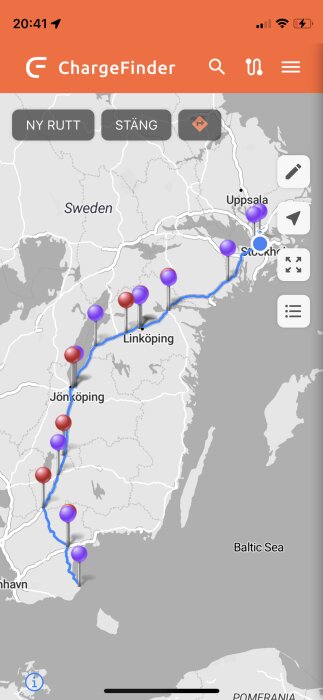 Appskärm för ChargeFinder, rutt med laddstationer i Sverige, knappar för användarinteraktion.