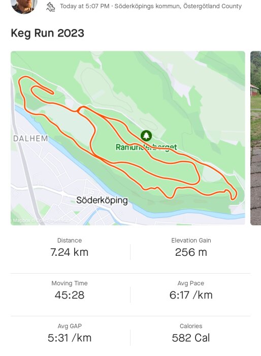 Skärmavbild av löparkartan, distans, tidsdata, Söderköping, 7.24 km, höjdvinst 256 m, kalorier.