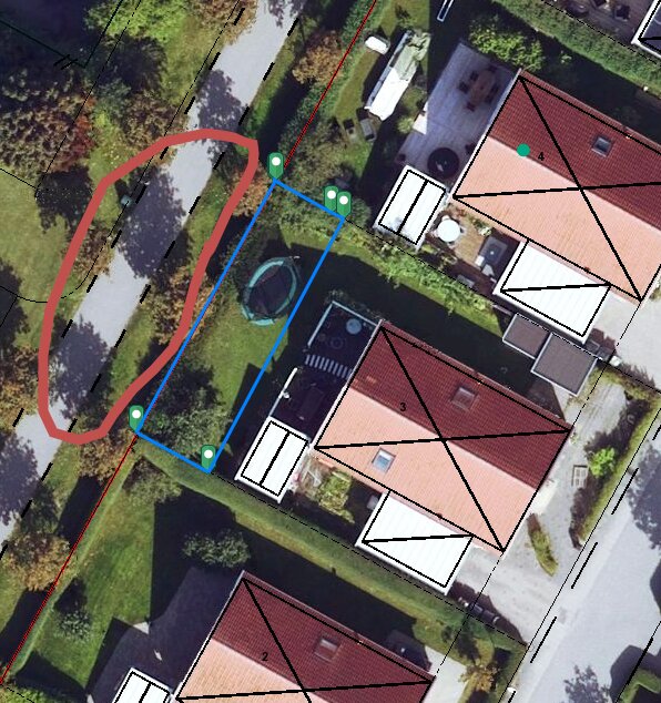 Flygbild över ett bostadsområde med markerade gränser och punkter, möjlig planering eller mätning.