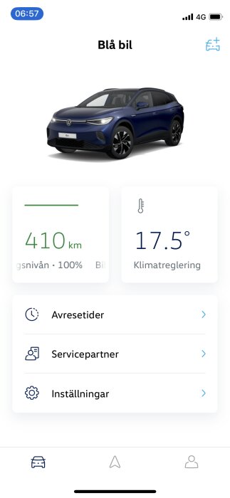 App-skärmbild visar blå elbil, räckvidd, batteriprocent, temperatur, och inställningar för komfort och service.