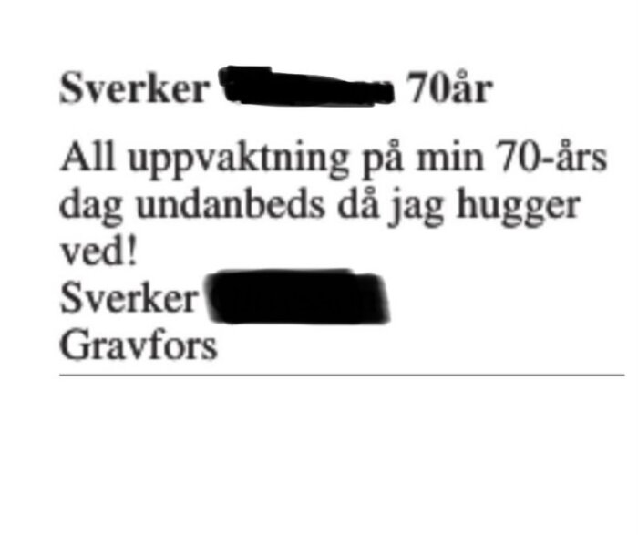 Svensk födelsedagsannons med text som utesluter uppvaktning, humoristisk anspelning på vedhuggning. Namn och delar suddade.