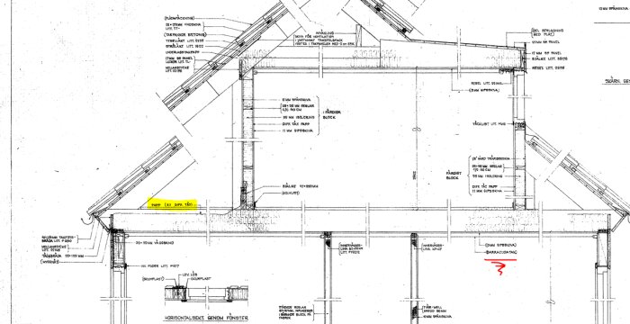 Arkitektritning av byggnad, planvy, konstruktionsdetaljer, måttsatta linjer, tekniska anteckningar, snittmarkeringar.