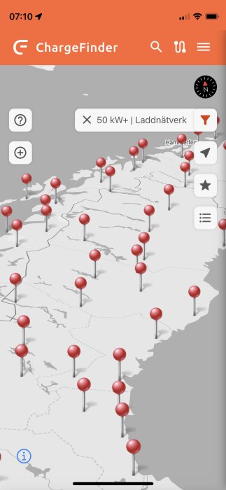 Skärmbild av ChargeFinder-app med markerade laddstationer för elbilar på en karta.