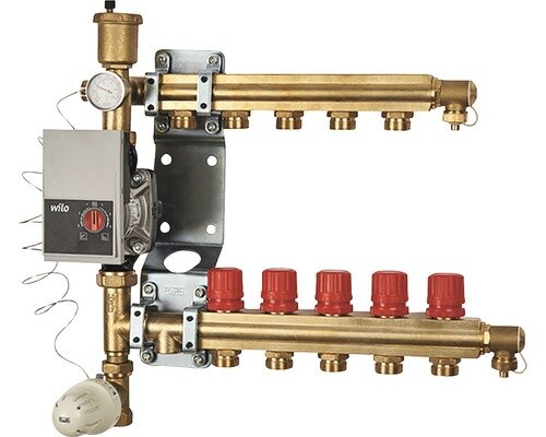 Uppvärmningssystemkomponent, cirkulationspump, rördelare, tryckmätare, ventiler, termostatisk blandningsventil, väggmontering.