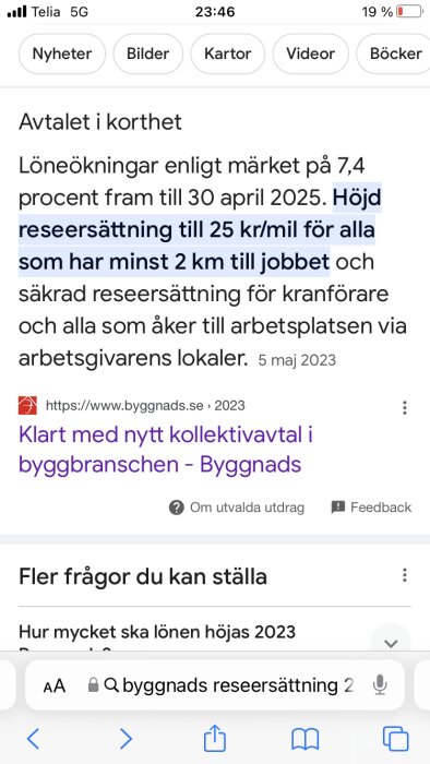 Sökmotorsida som visar information om nytt kollektivavtal och reseersättning inom byggbranschen, i mobilvy.