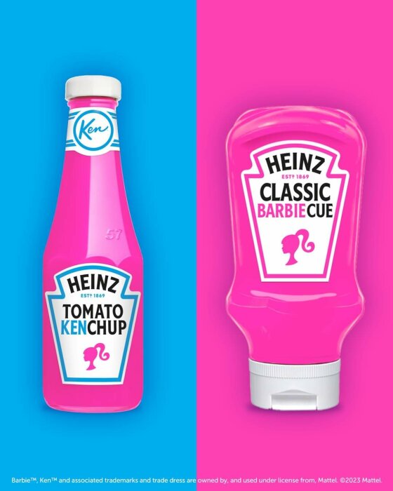 Två flaskor med Heinz-produkter, en tomatsås och en barbecue sås, i en lekfull Barbie-stil design.