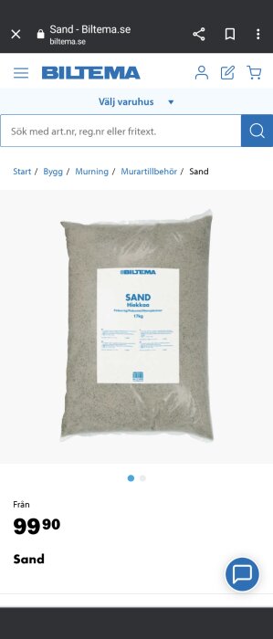 En skärmdump från Biltema webbsida som visar en produkt, en 17 kg säck sand för 99,90.