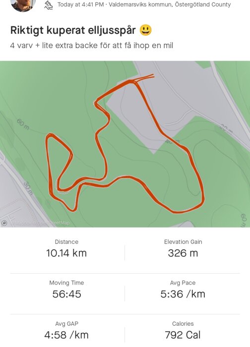 Skärmavbild av löparkarta och statistik, kuperat elljusspår, 10.14 km löpning.