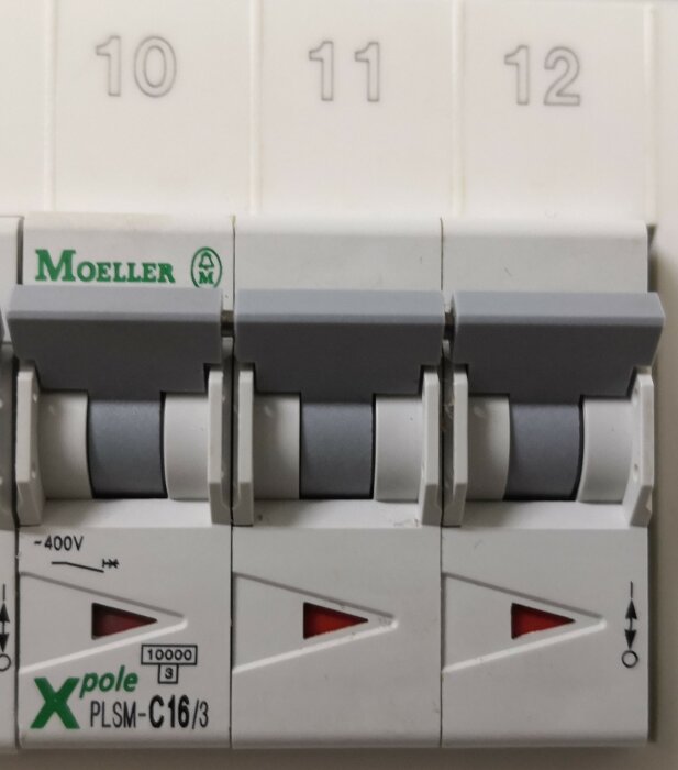 Trebrytare säkringar, numrerade platser 10, 11, 12, elektrisk utrustning, Moeller Xpole.