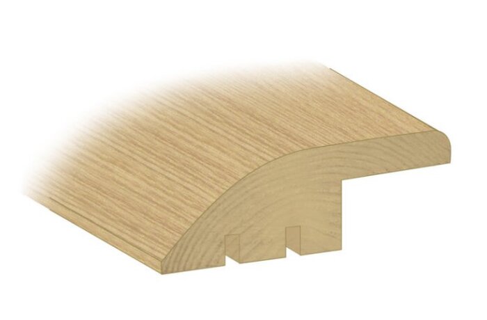 Träkomponent med profilerad kant, not och fjäder, för byggkonstruktion eller snickeri.