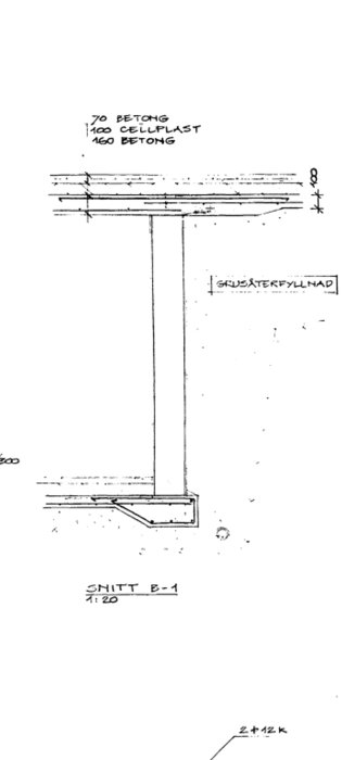 Teknisk ritning av en byggkonstruktion, antagligen detalj för grund med betong och cellplast.