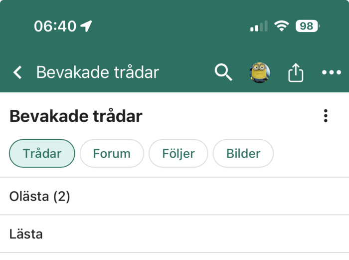 Skärmdump av forumapp, "Bevakade trådar", notifieringar, sökfält, profilbild av Minion, batteri- och tidvisning.