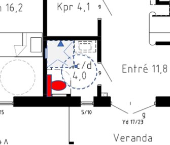 Planritning av en byggnad, innehåller mått, rumsbeteckningar och skala. Fokus på entré och veranda.