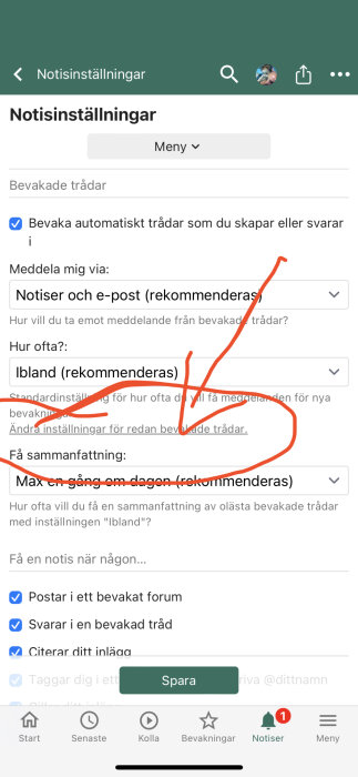 Skärmdump av notisinställningar i en app, röda markeringar runt rekommenderade alternativ, på svenska.