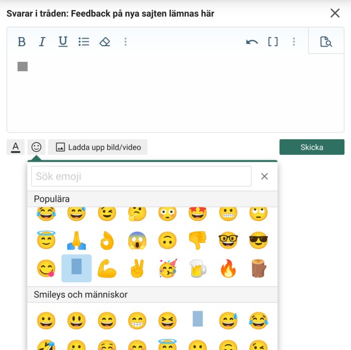 Textredigerare med emoji-panel öppen för inlägg på en webbplats; feedbacktråd titel synlig.